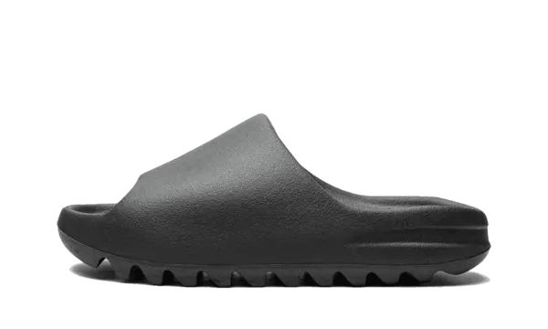ad*s Y**zy slide dark onyx