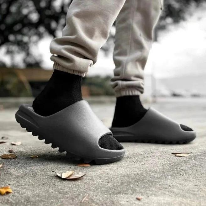 ad*s Y**zy slide dark onyx