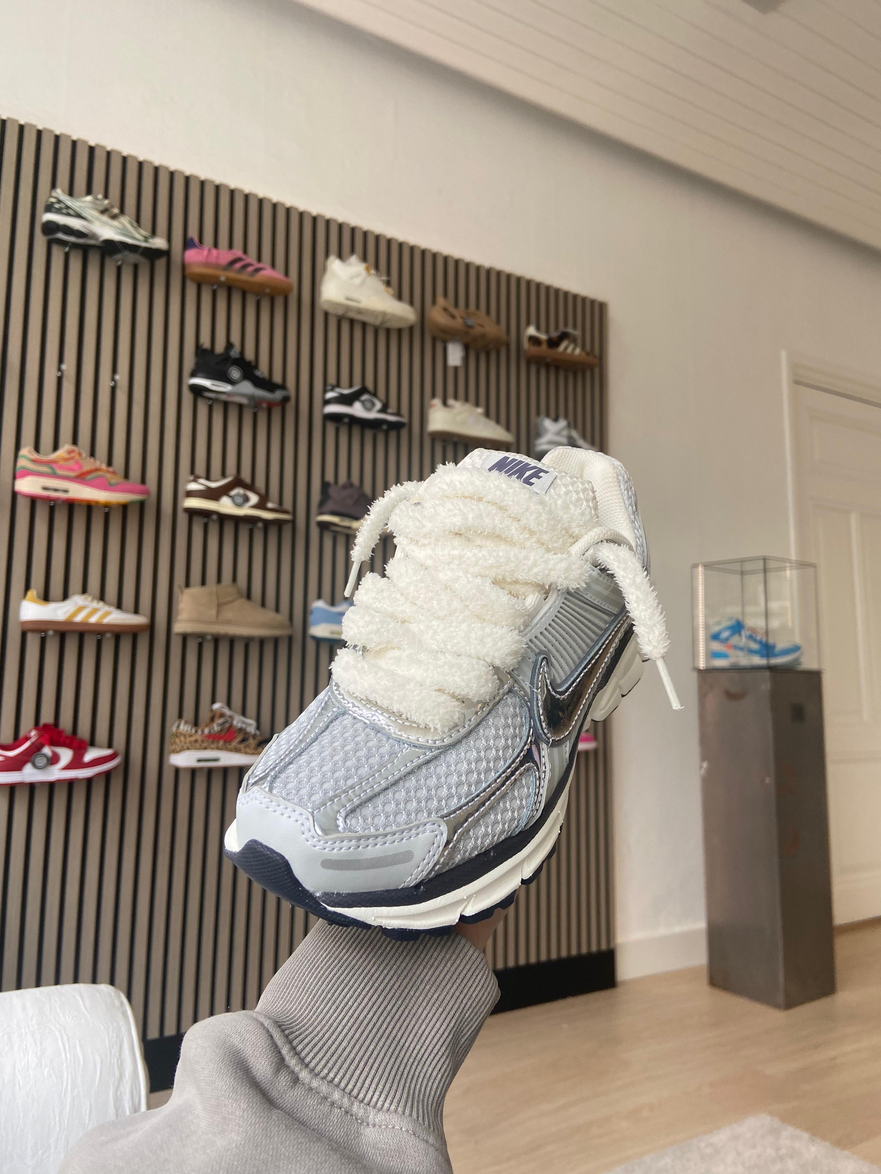 Nike Zoom Vomero 5 Photon Dust Metallic Silver (W)