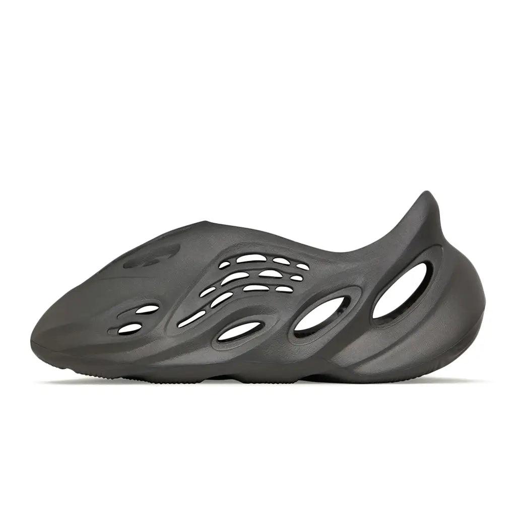 ad*s Y**zy foam rnr carbon