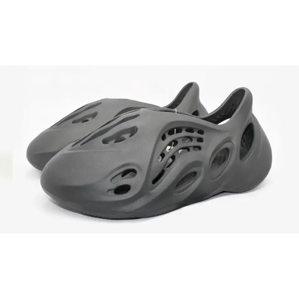 ad*s Y**zy foam rnr carbon