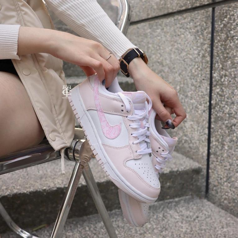 Nike Dunk Low Essential