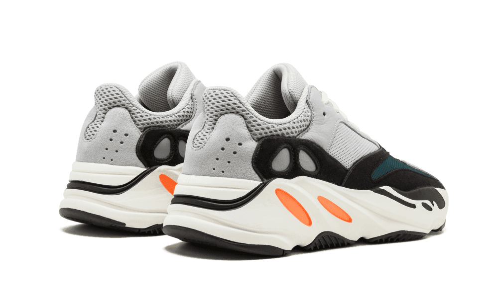 Y**zy boost 700 v1 