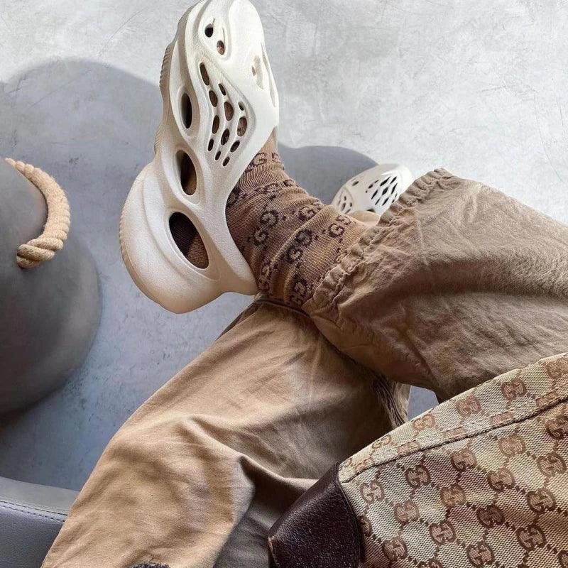 Y**zy foam rnnr sand